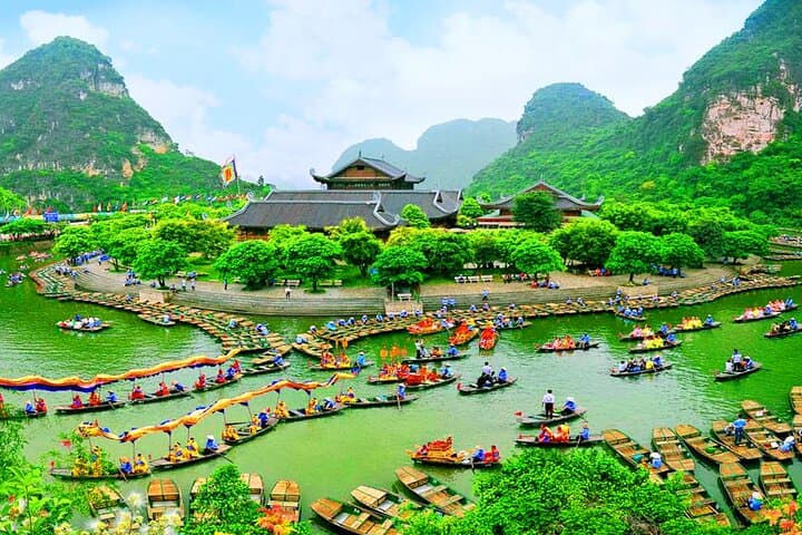 Ninh Binh Day Trip: Trang An Boat Ride, Hoa Lu Ancient Capital & Mua Cave Viewpoint photo 6