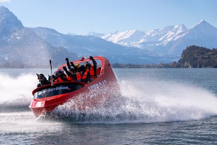 Winter Jetboat Ride on Lake Brienz: High-Speed Views from Interlaken