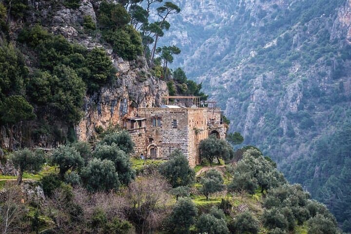 Hawqa to Mar Lichaa: Guided Hike Through Qadisha Valley's Cliff Monasteries