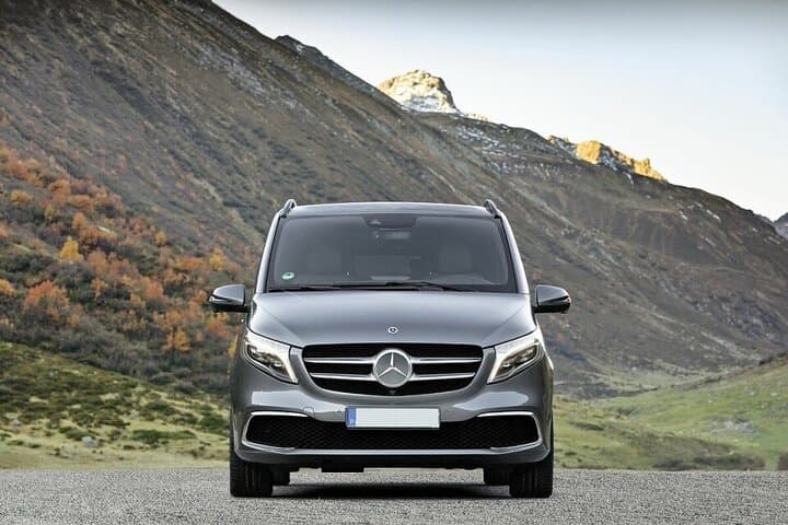 Private Ski Day Trip to Zugspitze from Munich: Glacier Runs & Chauffeured Transfer photo 2