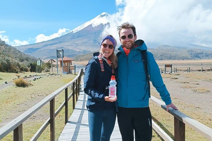 Quito to Baños Day Tour: Cotopaxi National Park & Quilotoa Crater Lake