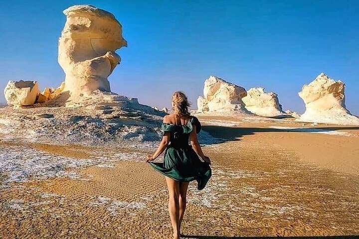 White Desert & Bahariya Oasis: 2-Day Private 4x4 Adventure from Cairo