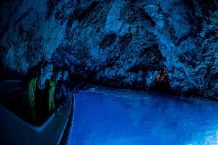 Blue Cave and 5-Island Full-Day Boat Tour from Split