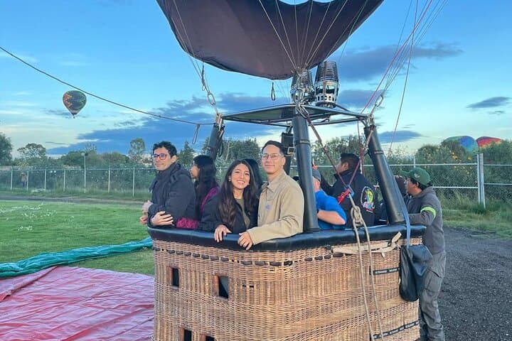 Hot Air Balloon Over Teotihuacan: Cave Breakfast & Private Pickup from Mexico City