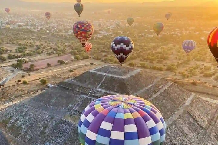 Hot Air Balloon Over Teotihuacan: Cave Breakfast & Private Pickup from Mexico City photo 3