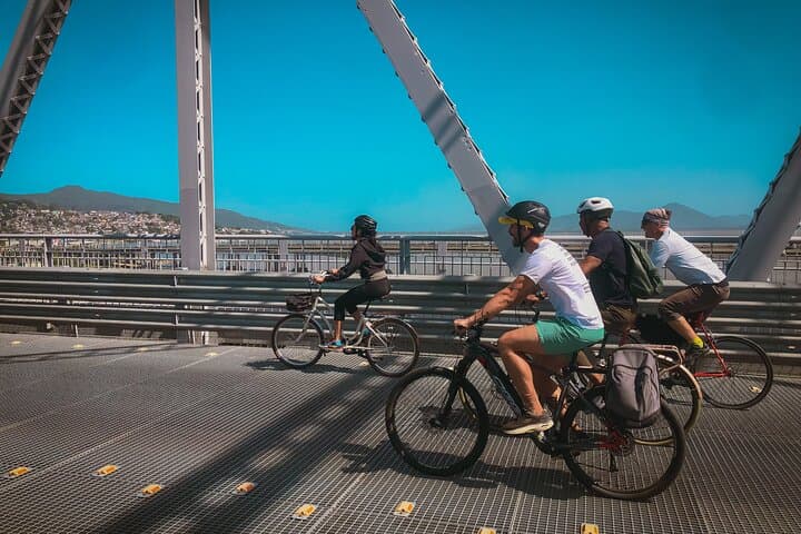 Florianópolis Private Bike Tour: 22 km Guided Ride Through Island History