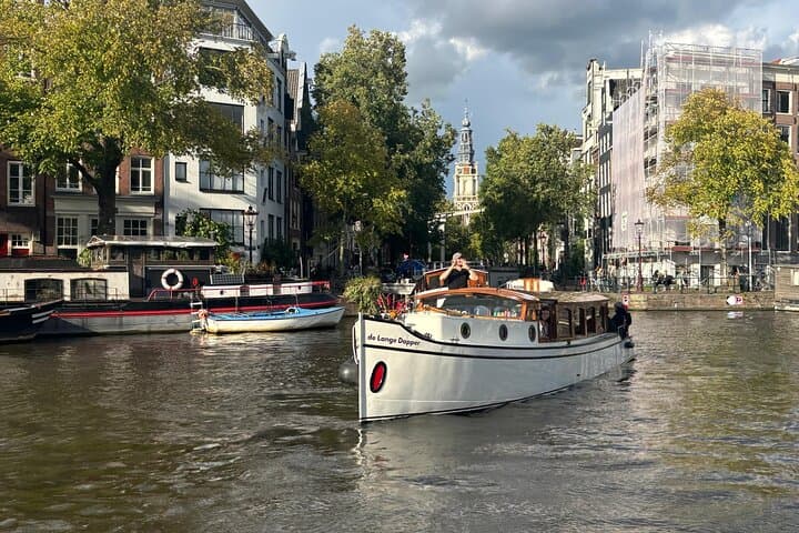 Bulldog Smoke-Friendly Canal Cruise in Amsterdam with Two Drinks photo 3