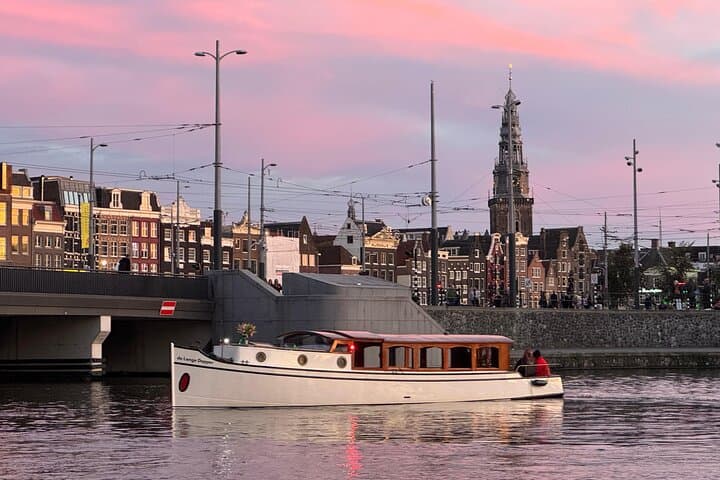 Bulldog Smoke-Friendly Canal Cruise in Amsterdam with Two Drinks photo 5