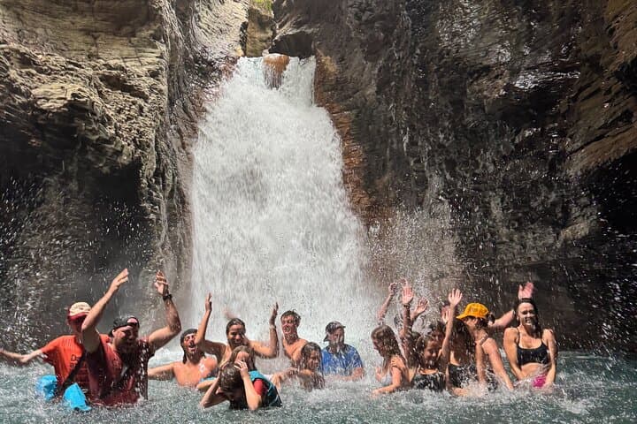 La Leona Waterfall: Short Private Hike from Curubandé with Official Local Guides