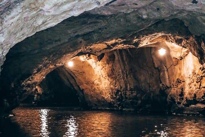 Ninh Binh Discovery: Full-Day from Hanoi to Trang An, Hoa Lu & Mua Cave photo 3