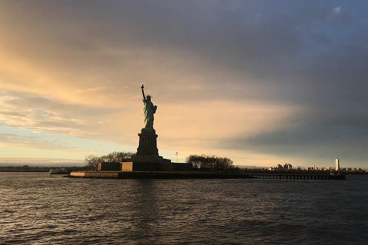 Experience NYC from the Water: Stunning Day Cruise with Skyline and Landmarks photo 4