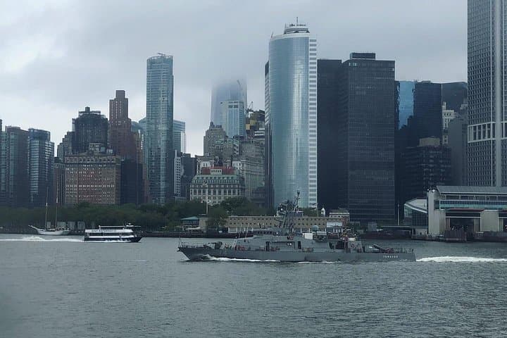 Experience NYC from the Water: Stunning Day Cruise with Skyline and Landmarks photo 3