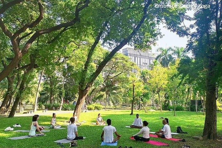 Morning Outdoor Yoga at Lumphini Park — Bangkok’s Urban Breathwork photo 6