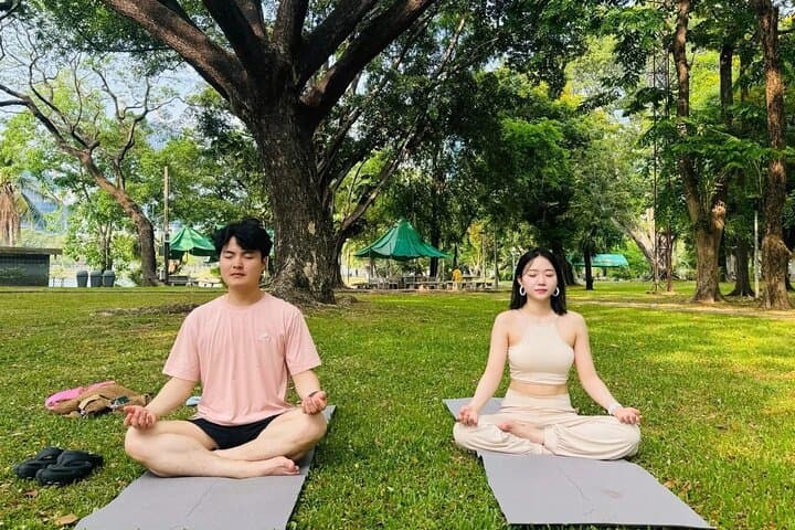 Morning Outdoor Yoga at Lumphini Park — Bangkok’s Urban Breathwork photo 2