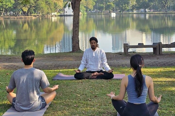 Morning Outdoor Yoga at Lumphini Park — Bangkok’s Urban Breathwork