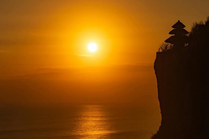 Uluwatu Beach and Cliff Luxe Tour: 5 Beaches, Cliffs, BBQ & Kecak Dance