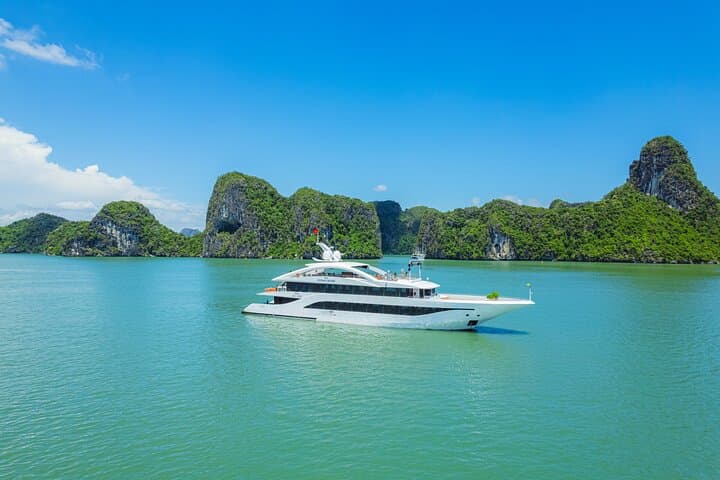 Luxury Halong Bay Day Cruise: Sung Sot Cave, Titov Island & Kayaking
