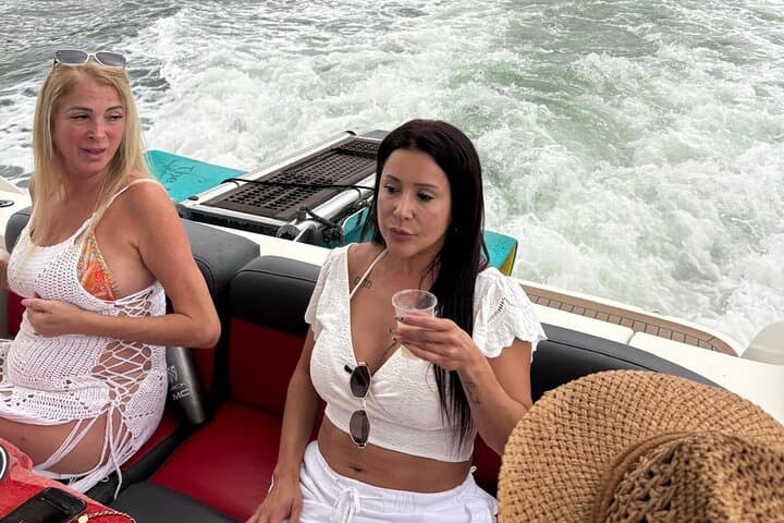 Miami Private Yacht Cruise: Biscayne Bay & Star Island Sightseeing photo 5