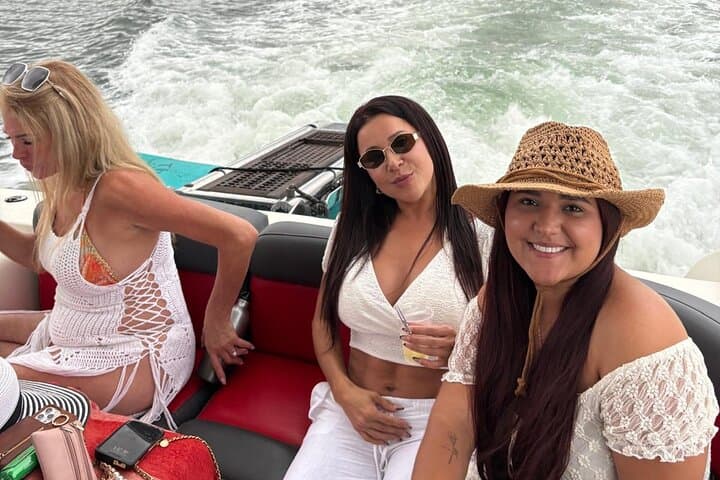 Miami Private Yacht Cruise: Biscayne Bay & Star Island Sightseeing photo 2