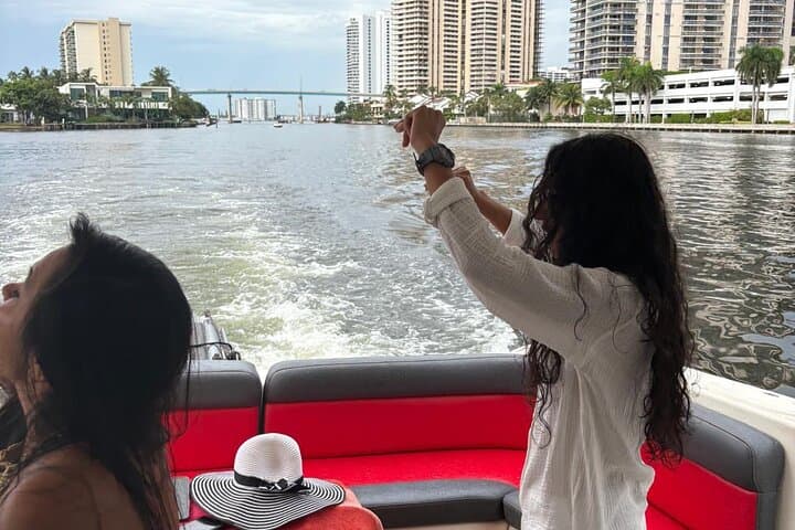 Miami Private Yacht Cruise: Biscayne Bay & Star Island Sightseeing photo 6
