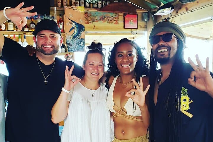 Beachside Bahamian Food Tour in Nassau: Conch, Lobster & Local Eats photo 2