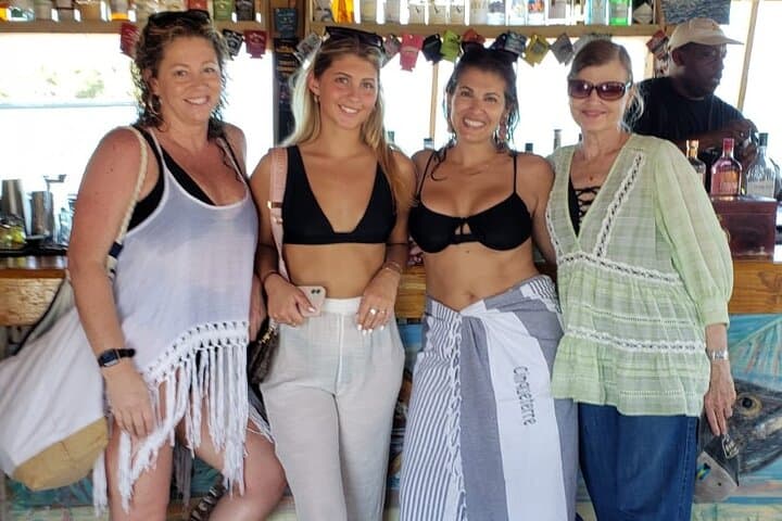 Beachside Bahamian Food Tour in Nassau: Conch, Lobster & Local Eats photo 5