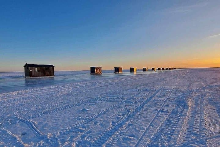 Private Canadian Winter Adventure: Ice Fishing & Snowshoeing at Lac Saint-Pierre