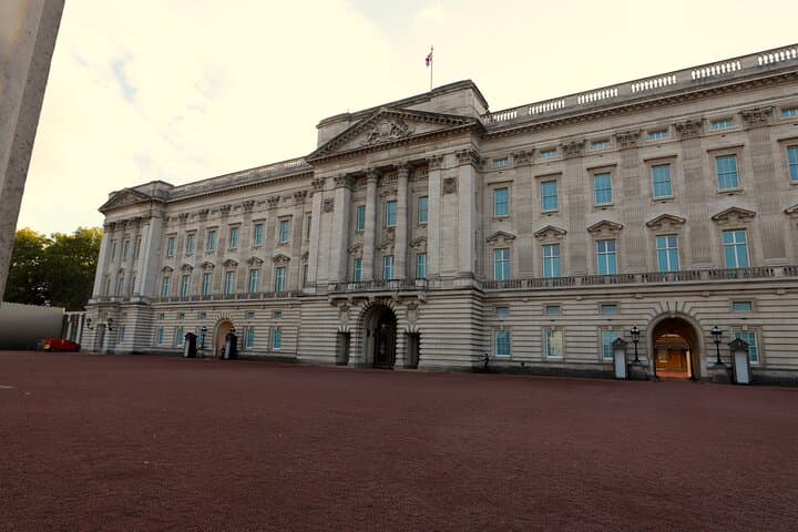 Royal London Walk: Buckingham & St James Palaces + Kensington Afternoon Tea photo 4