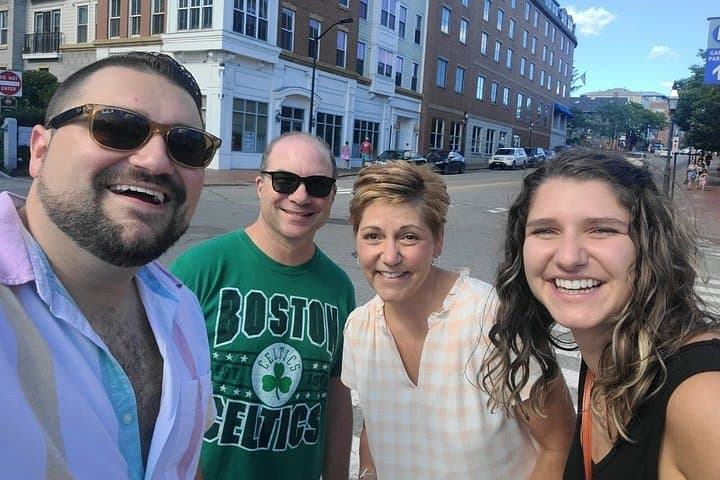 Portsmouth Scavenger Hunt: Historic Walking Adventure & Riddle Tour