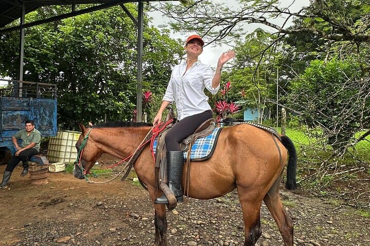 Rio Celeste Tubing and Horseback Riding from La Fortuna photo 4
