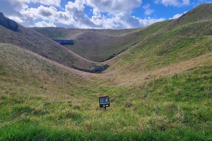 Auckland Volcano Tour: Half-Day Private Visit to Mount Eden, One Tree Hill & Māngere Mountain