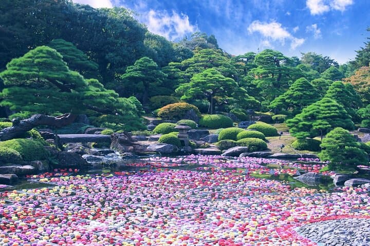 Art and Gardens of Sakaiminato: Private Car Tour to Adachi Museum, Yuushien & Tottori Flower Park