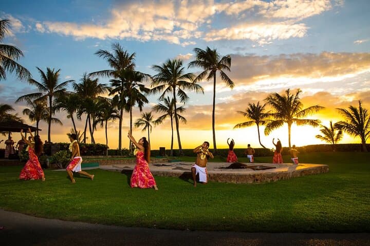 Hawaii Polynesian Luau: Island Feast, Hula & Fire Knife Show in Oahu photo 6