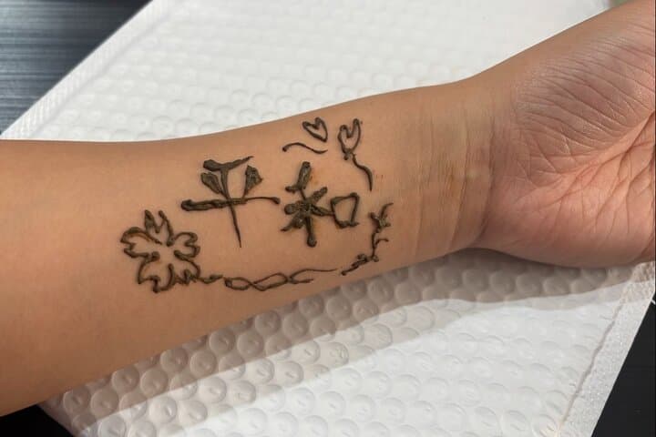 Japanese Kanji Henna Tattoo Experience in Tokyo — Custom Calligraphy Tattoos photo 4