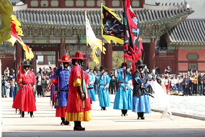 Highlights of Seoul: Full-Day Cultural Tour of Palaces, Markets & City Views