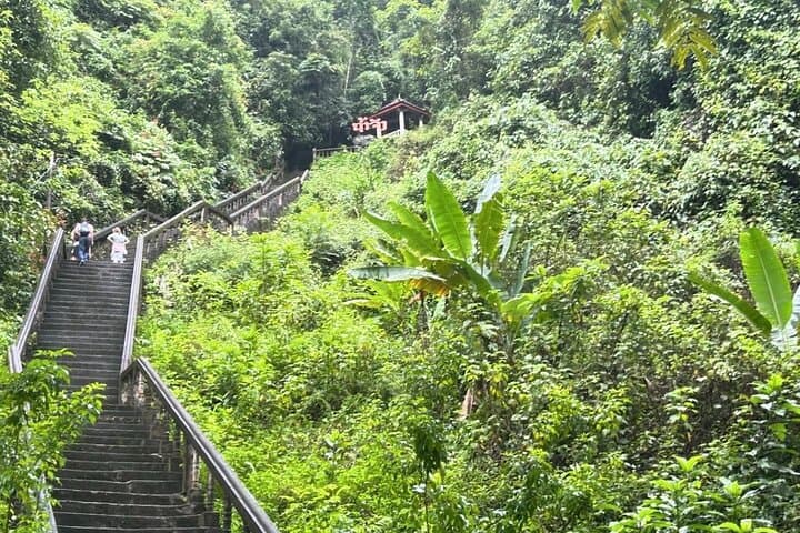 Vang Vieng Kayak and Zipline Day Trip to Blue Lagoon and Caves photo 4