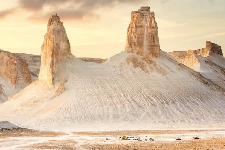 7-Day Mangystau Explorer: Bozjyra Canyons, Yurts & Salt Flats