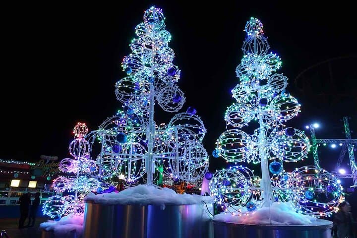 Discover the Magic of Christmas in Los Angeles photo 5