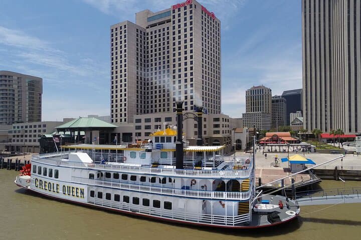 Moonlight Paddle on the Creole Queen: New Orleans Valentine's Dinner Cruise photo 2