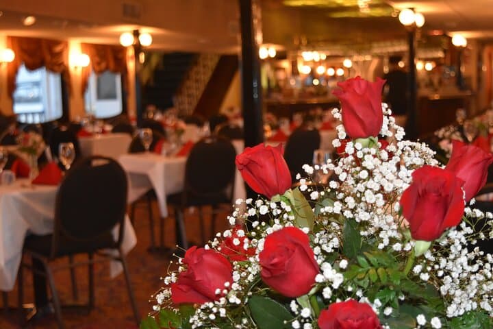 Moonlight Paddle on the Creole Queen: New Orleans Valentine's Dinner Cruise photo 3