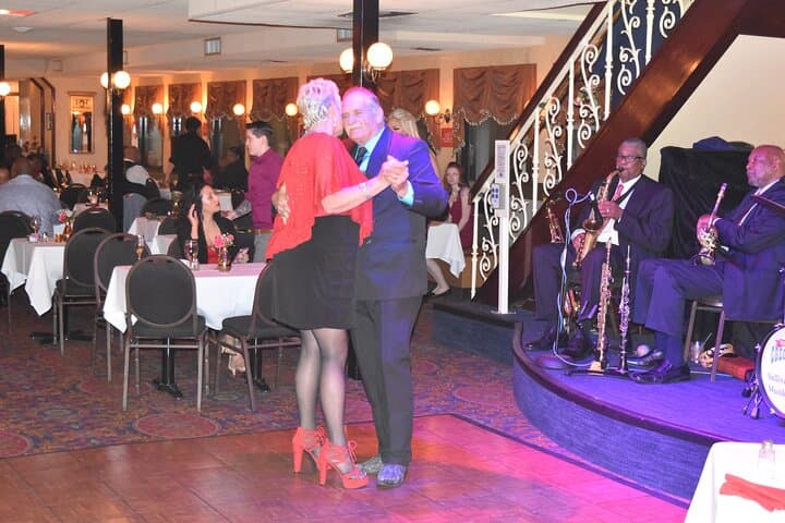 Moonlight Paddle on the Creole Queen: New Orleans Valentine's Dinner Cruise photo 4