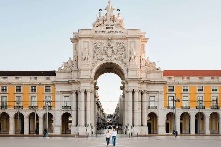 Lisbon After-Flight 3-Hour Guided Tour: Alfama, Chiado & Miradouros