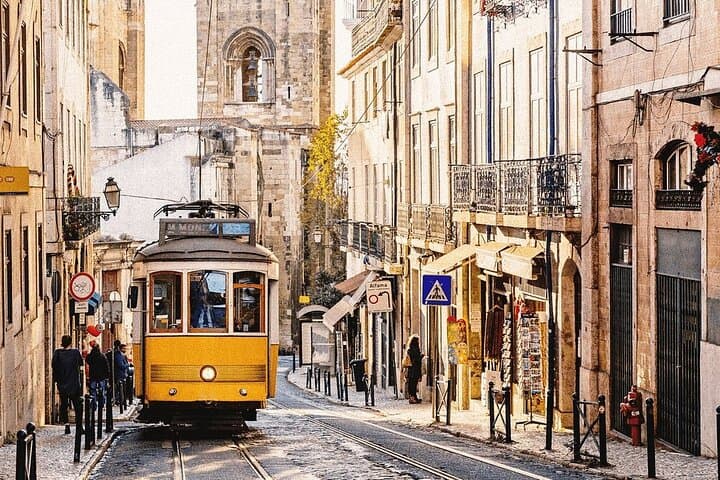 Lisbon After-Flight 3-Hour Guided Tour: Alfama, Chiado & Miradouros photo 3