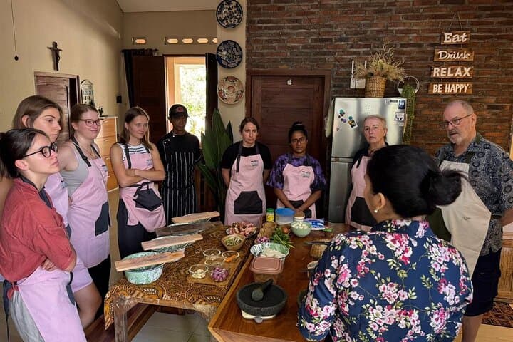 Yogyakarta Market-to-Table Cooking Class and Countryside Cycling Tour photo 2