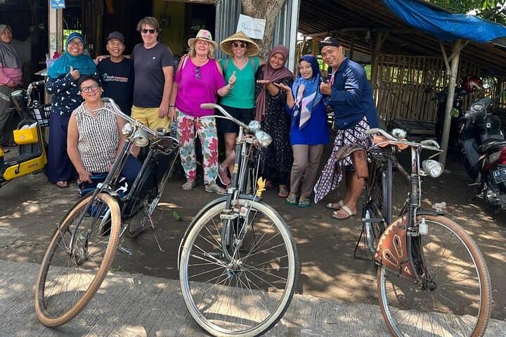 Yogyakarta Market-to-Table Cooking Class and Countryside Cycling Tour photo 3