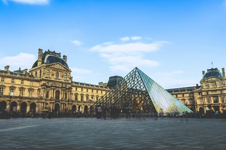 Paris Highlights Walking Tour: Montmartre to Champs-Elysees photo 2