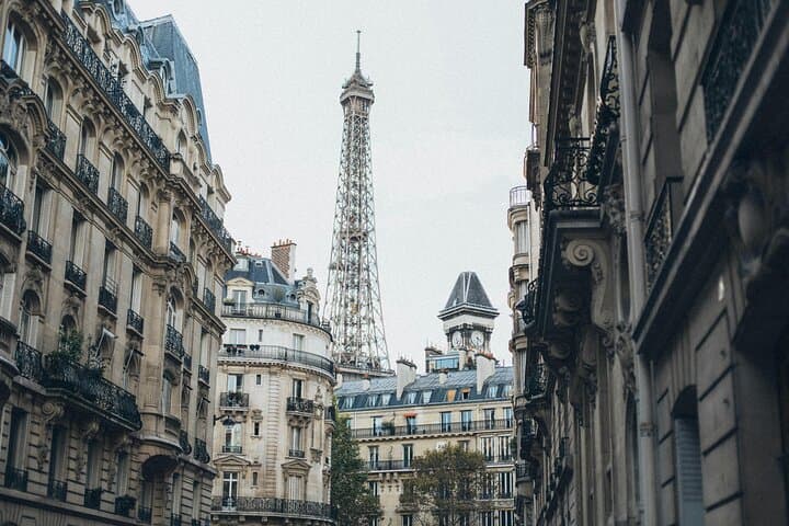 Paris Highlights Walking Tour: Montmartre to Champs-Elysees photo 6