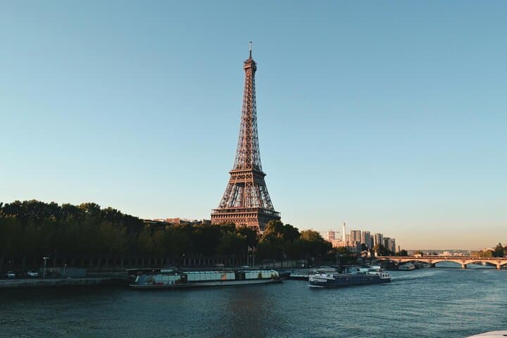 Paris Highlights Walking Tour: Montmartre to Champs-Elysees photo 4
