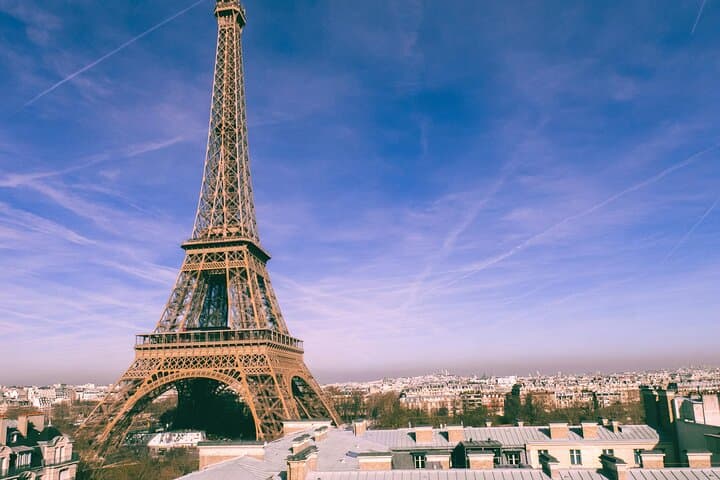 Paris Highlights Walking Tour: Montmartre to Champs-Elysees