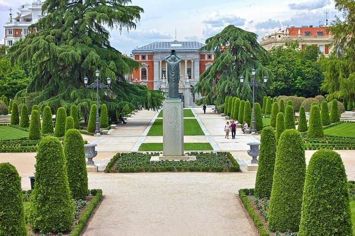 Exploring El Retiro: Guided Walking Tour and Tapas in Madrid photo 2